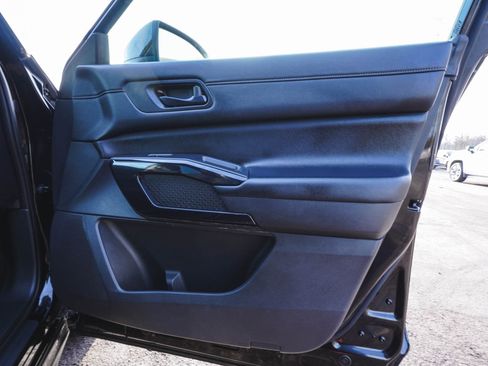 Used 2024 Nissan Pathfinder SV image 11