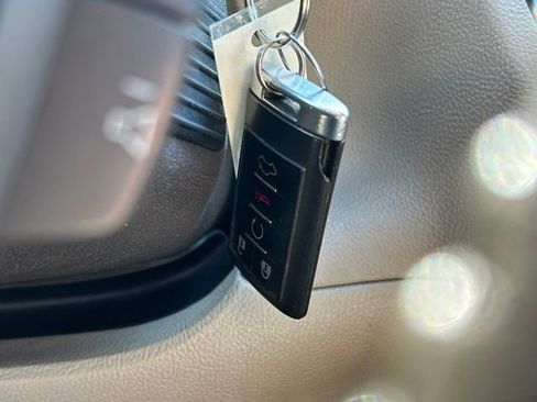 Used 2011 Cadillac DTS Luxury image 33