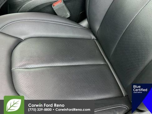 Used 2025 Chrysler Pacifica Select AWD/4WD image 21
