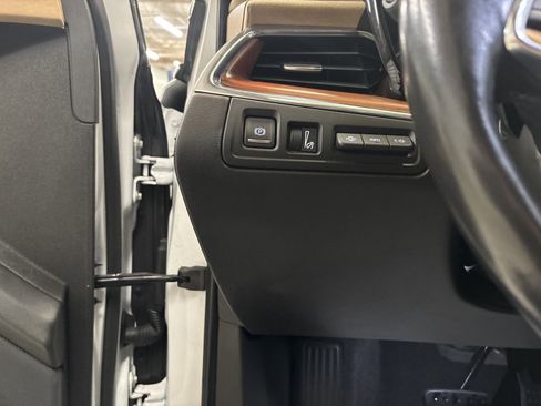 Used 2019 Cadillac XT5 Platinum image 16