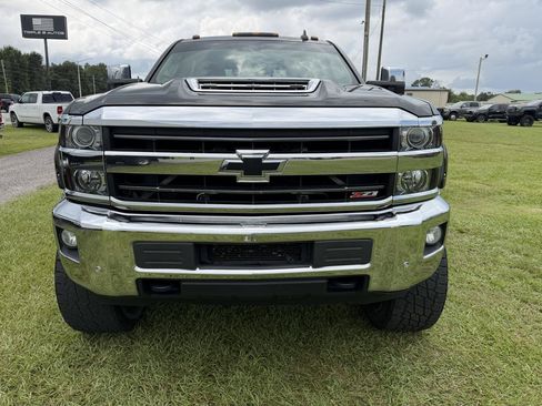 Used 2019 Chevrolet Silverado 2500 LTZ w/ Duramax Plus Package AWD/4WD image 8