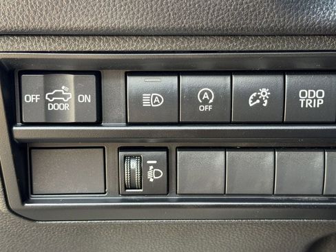 Used 2022 Toyota Tundra SR5 w/ SR5 Premium Package RWD image 25