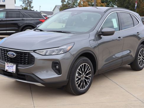 New 2025 Ford Escape SE image 1