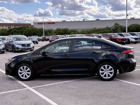 Used 2023 Toyota Corolla LE FWD image 3