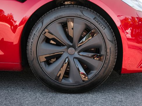 Used 2021 Tesla Model S Plaid image 12