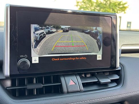 Used 2025 Toyota RAV4 XLE AWD/4WD image 32