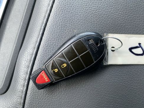 Used 2019 RAM 1500 Classic SLT image 33