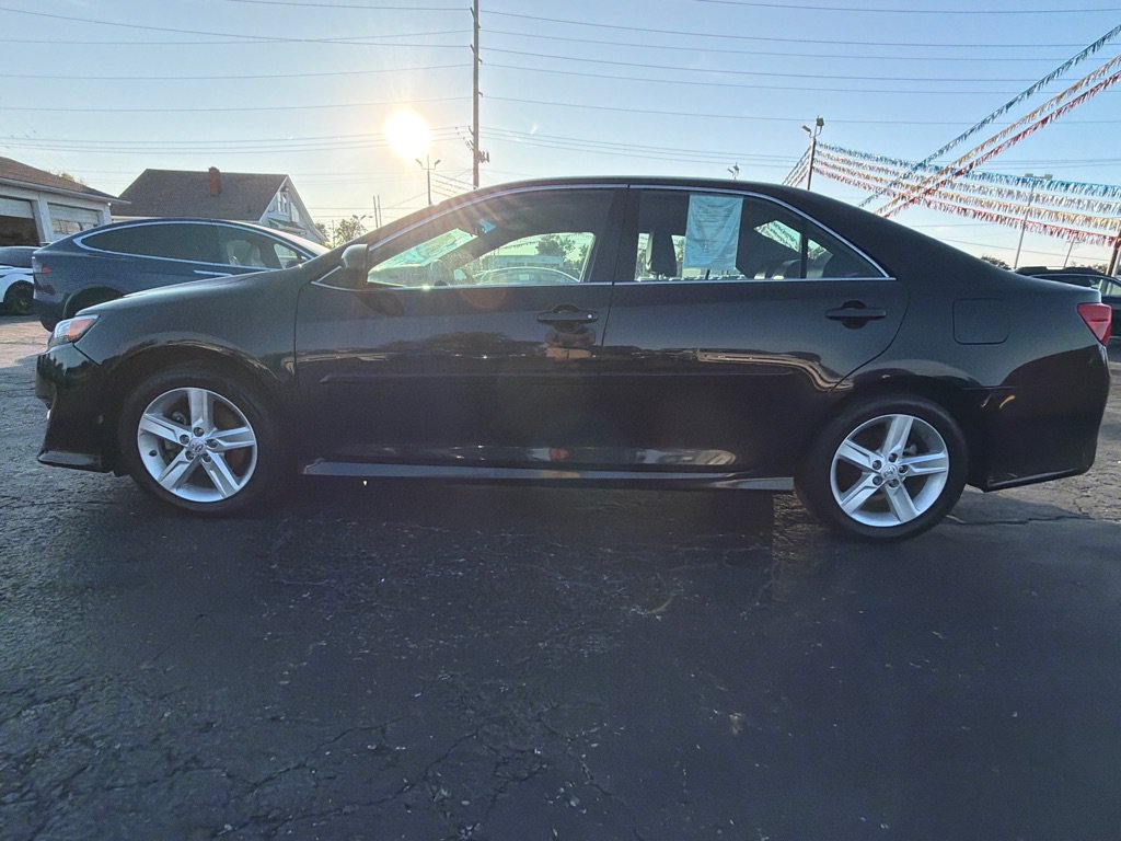 Used 2014 Toyota Camry SE FWD image 4