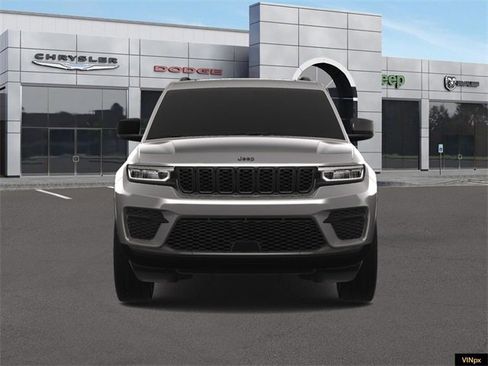 New 2025 Jeep Grand Cherokee Laredo image 12