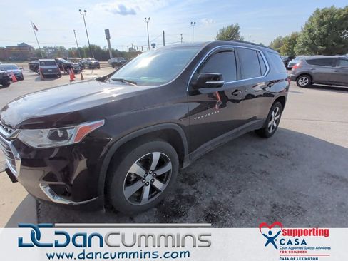 Used 2021 Chevrolet Traverse LT w/ LT Premium Package AWD/4WD image 1