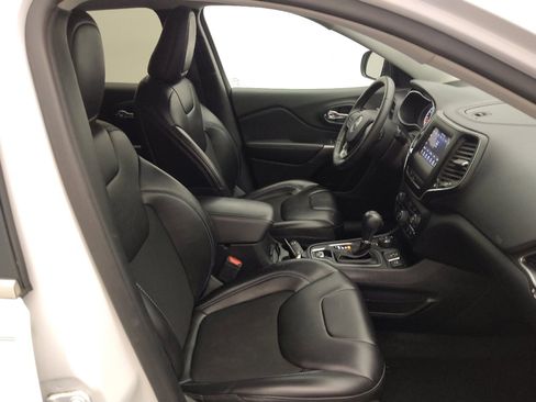 Used 2020 Jeep Cherokee Latitude Plus AWD/4WD image 21