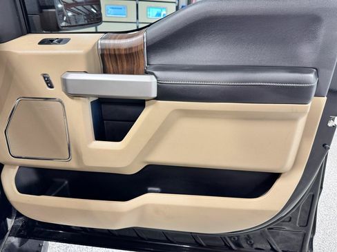 Used 2017 Ford F150 Lariat w/ Equipment Group 502A Luxury AWD/4WD image 13