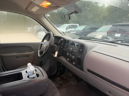 Used 2013 Chevrolet Silverado 1500 W/T RWD image 11