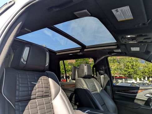 Used 2022 Cadillac Escalade ESV Sport Platinum image 40