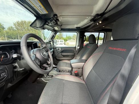 Used 2026 Jeep Wrangler Unlimited Rubicon AWD/4WD image 3