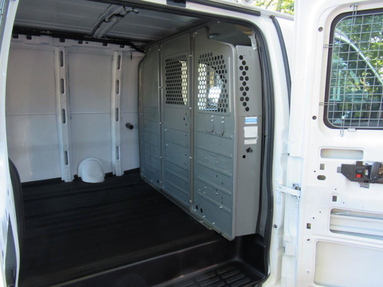 Used 2017 Chevrolet Express 2500 RWD image 13