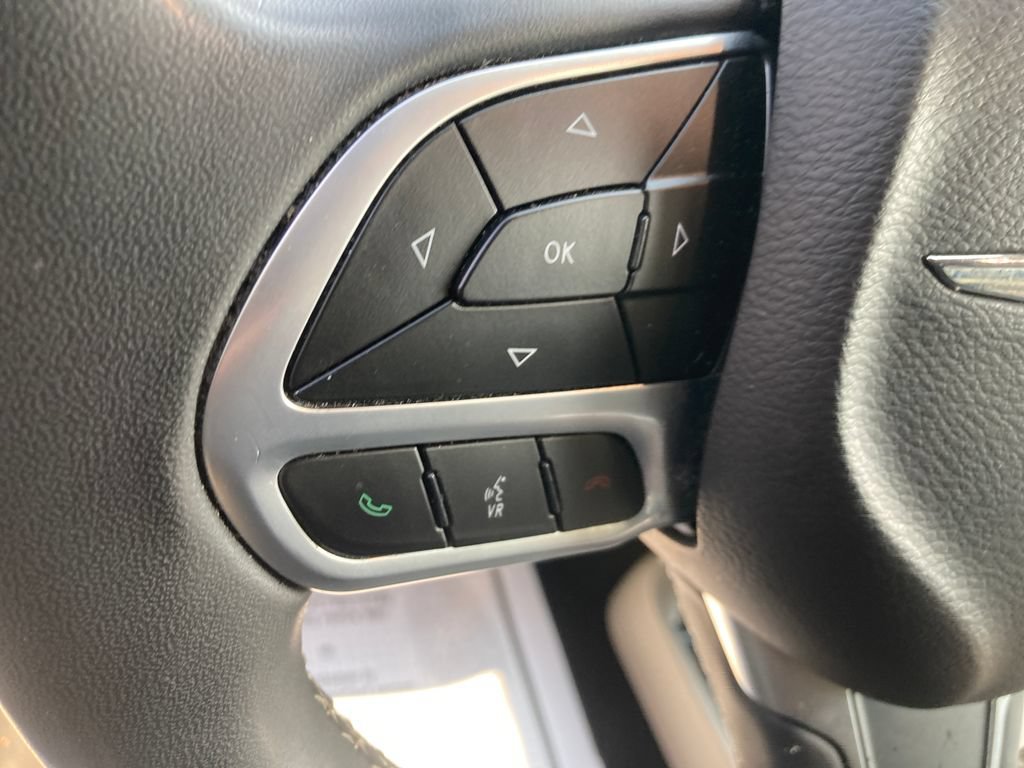 Used 2023 Chrysler Pacifica Touring-L FWD image 42