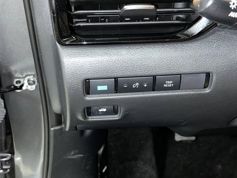 Used 2024 Nissan Sentra SV w/ SV Premium Package image 19