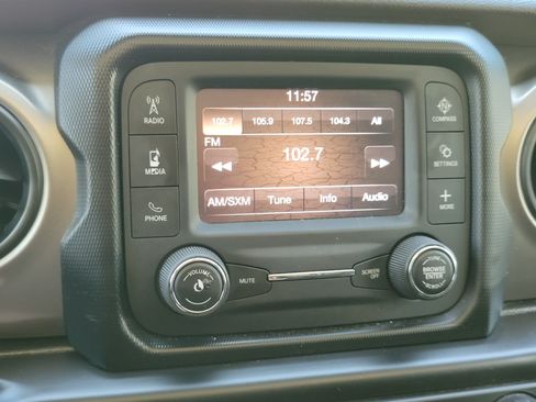 Used 2020 Jeep Wrangler Sport AWD/4WD image 23