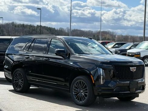 Used 2026 Cadillac Escalade Platinum Sport w/ LPO, Floor Liner Package AWD/4WD image 55