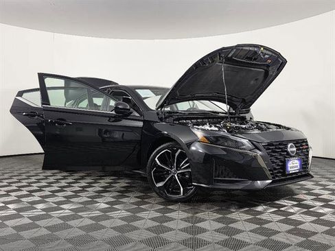 Used 2024 Nissan Altima 2.5 SR FWD image 42