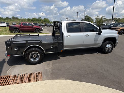 Used 2022 Chevrolet Silverado 3500 LT w/ Convenience Package AWD/4WD image 9