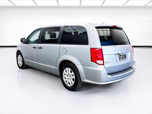 Used 2019 Dodge Grand Caravan SE w/ UConnect Hands-Free Group FWD image 6