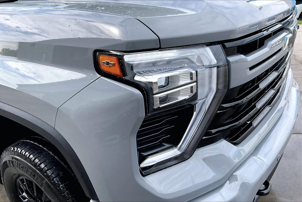 Used 2024 Chevrolet Silverado 2500 LTZ w/ LTZ Plus Package AWD/4WD image 28