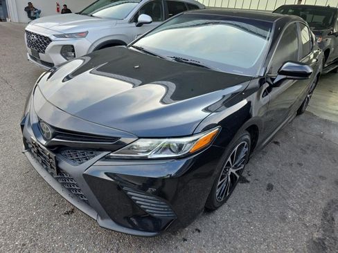 Used 2019 Toyota Camry SE image 1