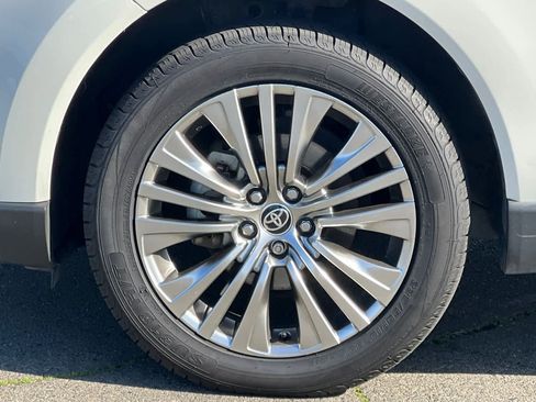 Used 2021 Toyota Venza Limited image 27