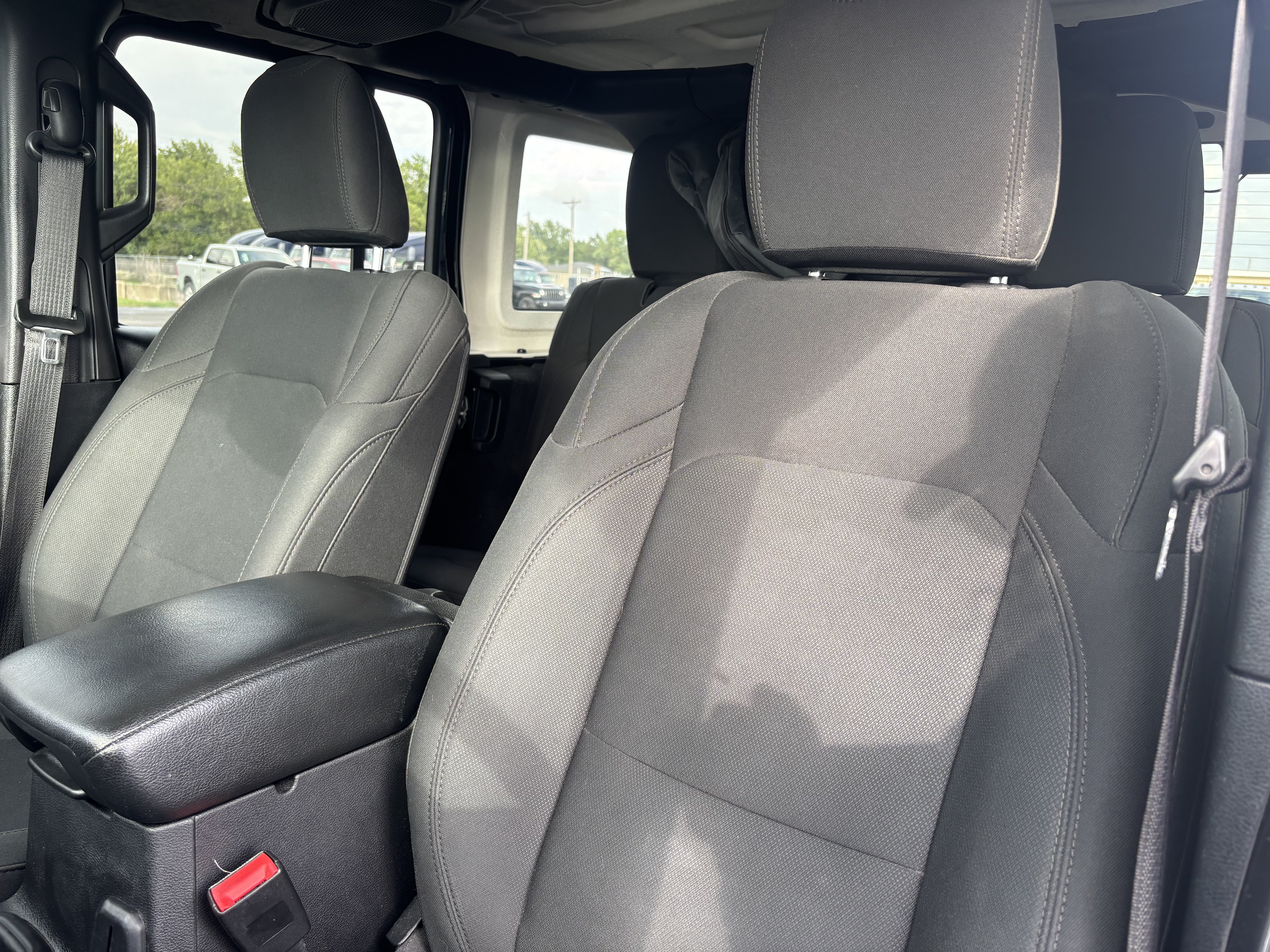 Used 2018 Jeep Wrangler Unlimited Sport S AWD/4WD image 10