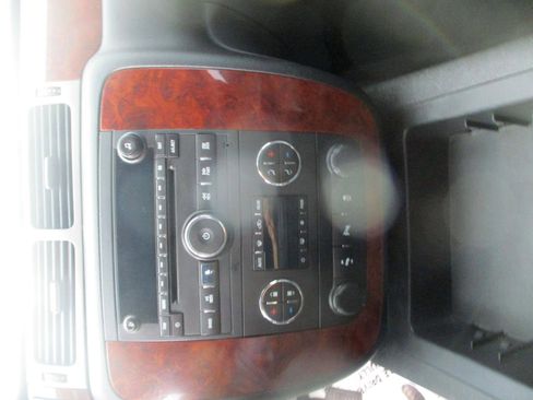 Used 2013 Chevrolet Suburban LT AWD/4WD image 12
