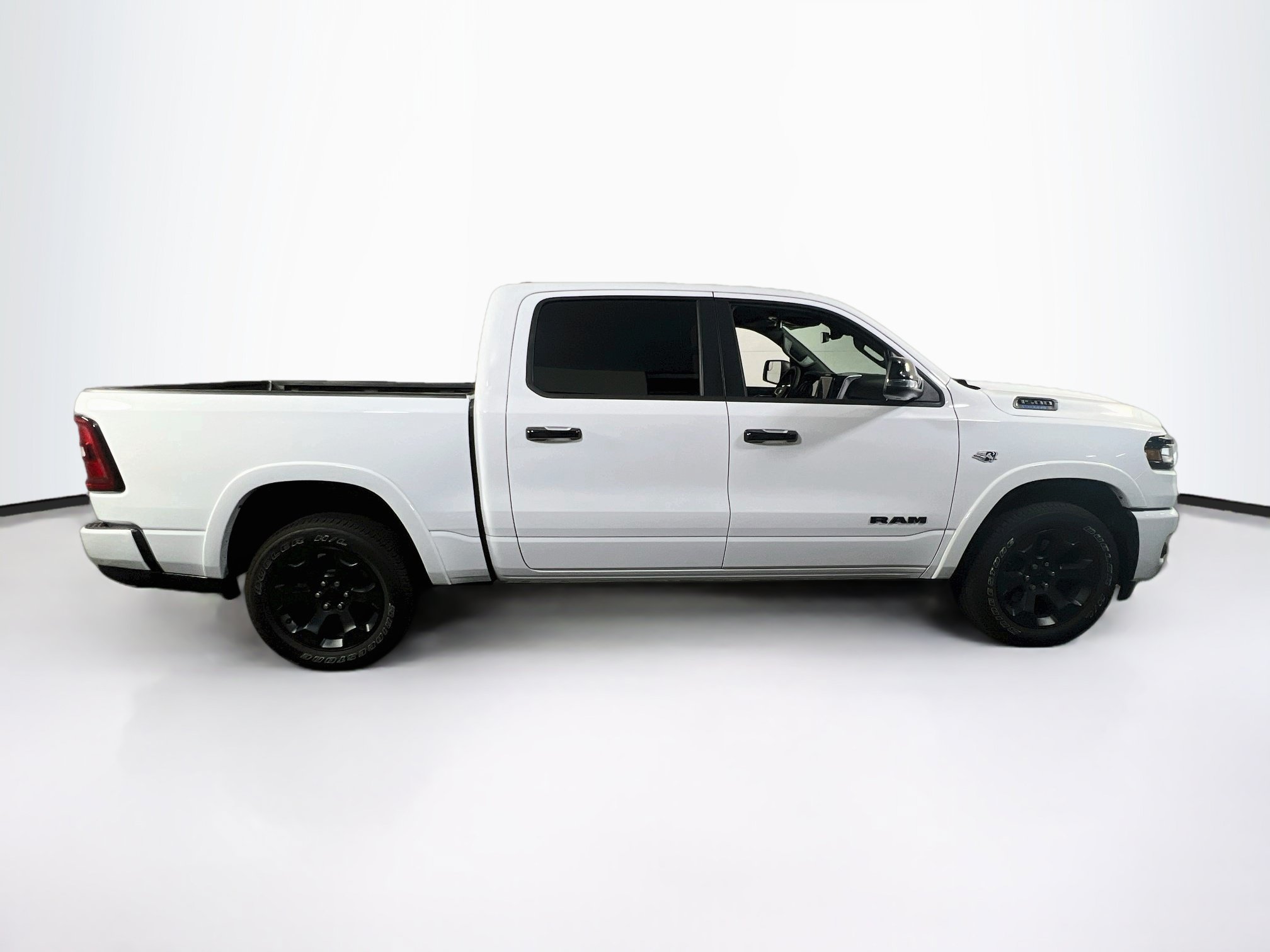 Used 2026 RAM 1500 4x4 Crew Cab image 4