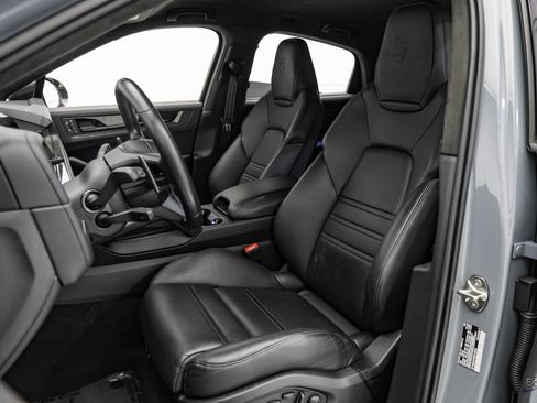 Used 2024 Porsche Cayenne Turbo GT AWD/4WD image 36