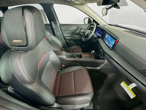 New 2026 Nissan Kicks SR w/ SR Premium Package FWD image 35