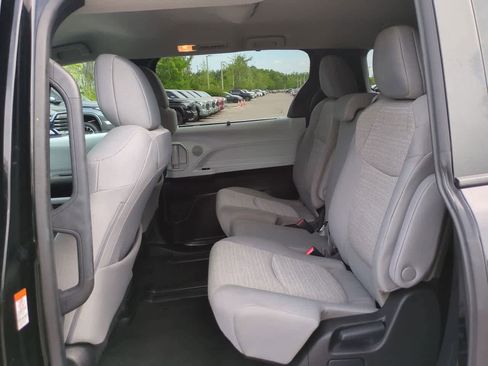 Used 2025 Toyota Sienna LE FWD image 14
