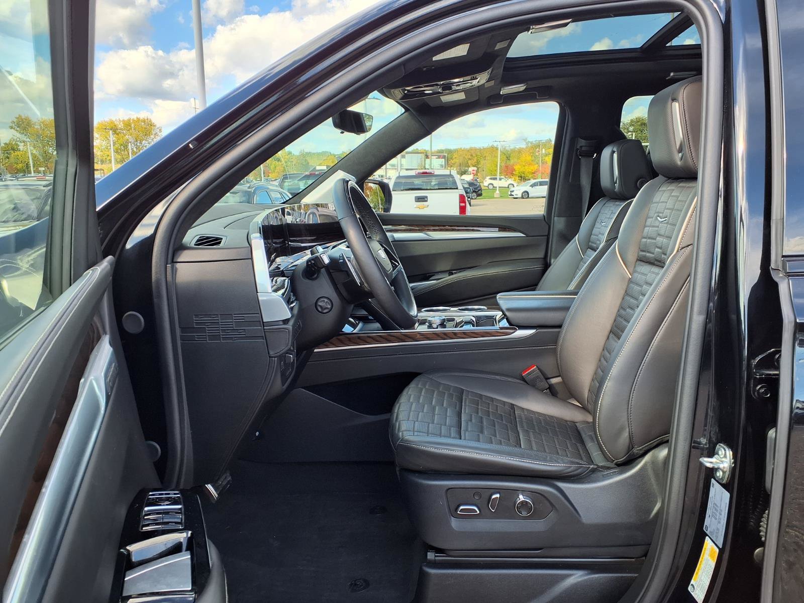 Used 2025 Cadillac Escalade ESV Sport Platinum AWD/4WD image 19