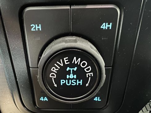 Used 2025 Ford F150 Platinum w/ Equipment Group 702A High image 21