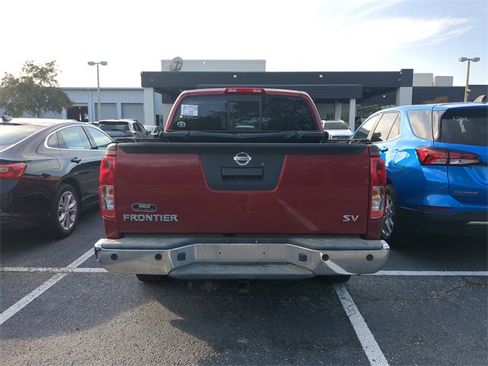 Used 2020 Nissan Frontier SV image 3