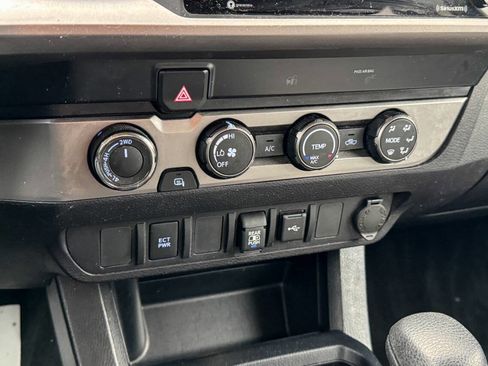 Used 2020 Toyota Tacoma SR5 image 32