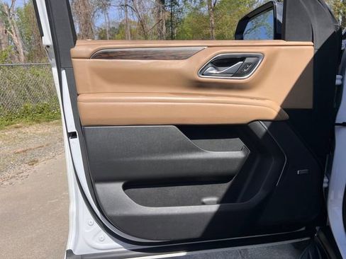 Used 2021 Chevrolet Tahoe Premier w/ Premium Package image 10