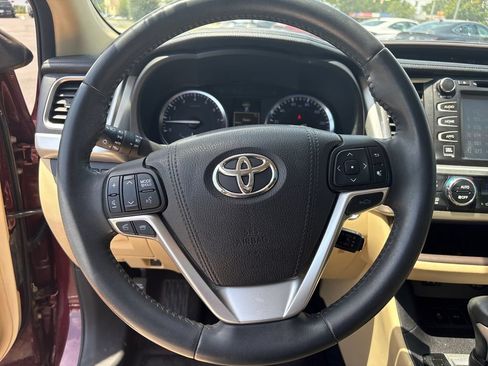 Used 2015 Toyota Highlander Limited w/ Driver Technology Package FWD image 13