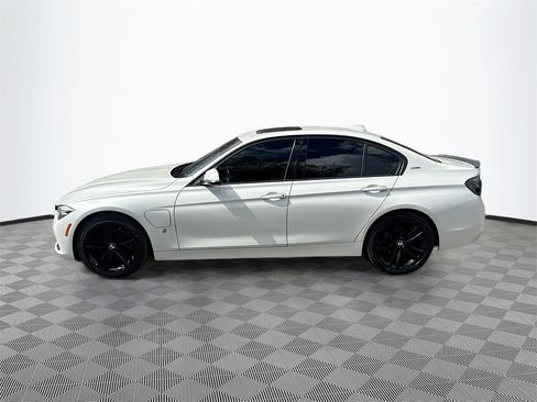 Used 2018 BMW 330e image 9