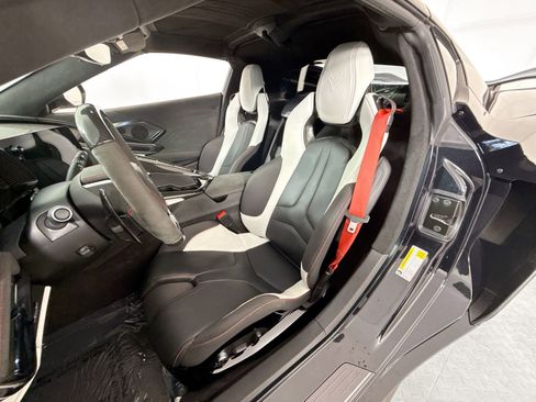 Used 2023 Chevrolet Corvette Z06 w/ Z07 Performance Package RWD image 9