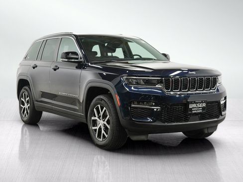 Used 2023 Jeep Grand Cherokee Limited w/ Trailer Tow Prep Group (B) AWD/4WD image 7