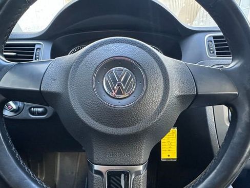 Used 2013 Volkswagen Jetta SE image 9