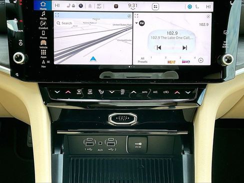 New 2026 Jeep Grand Cherokee L Limited w/ Luxury Tech Group II AWD/4WD image 17