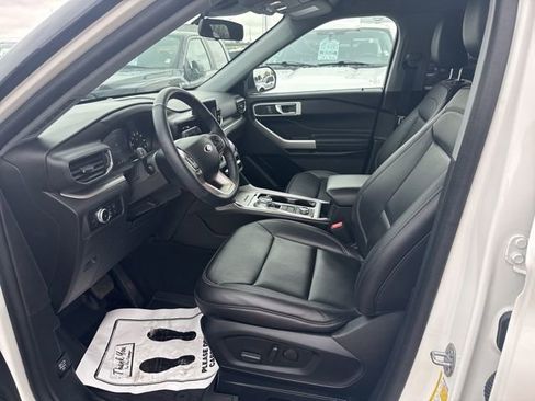 Certified 2022 Ford Explorer XLT w/ Equipment Group 202A AWD/4WD image 7