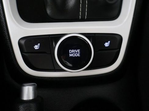 Used 2022 Hyundai Venue Limited FWD image 46