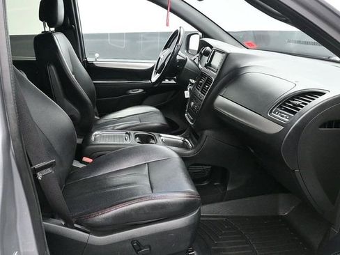 Used 2019 Dodge Grand Caravan GT image 9